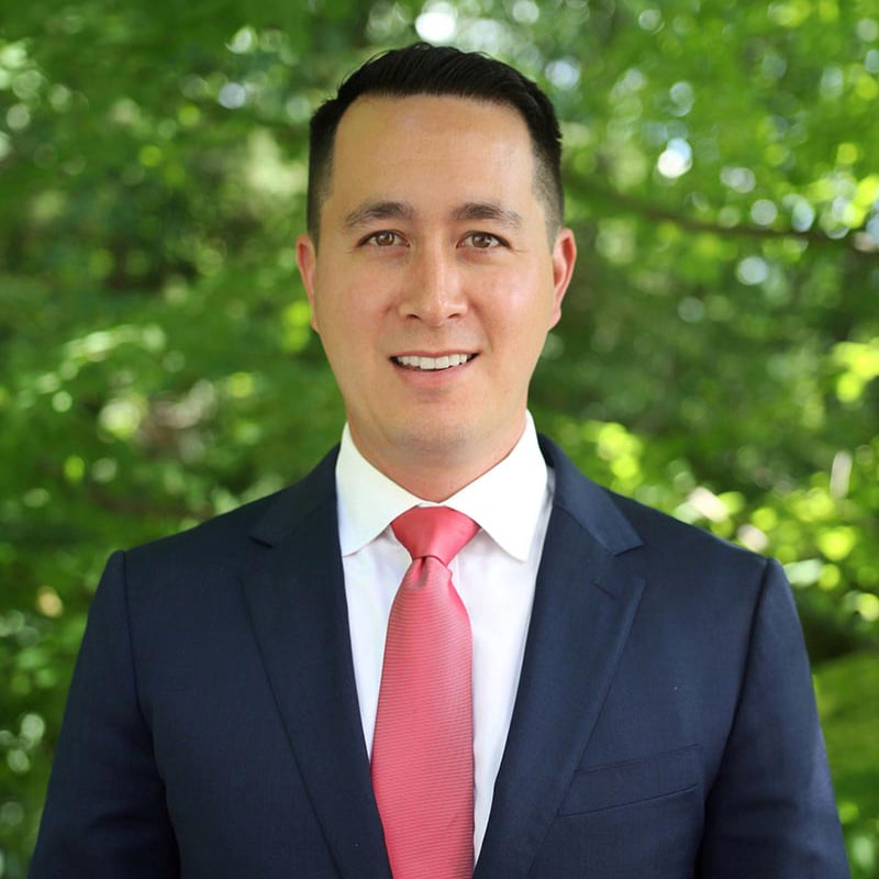 Dr. Lee with Clareo Plastic Surgery